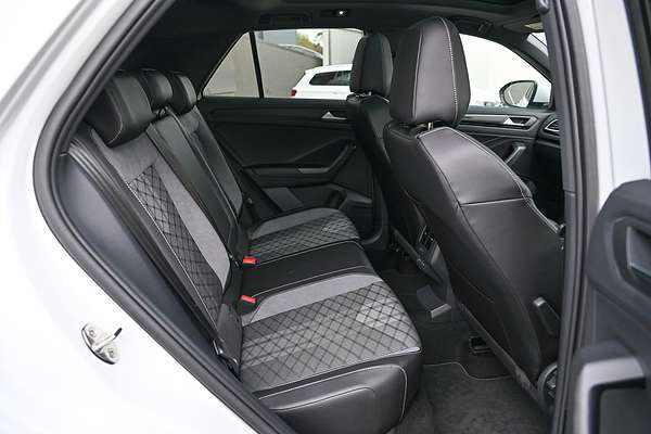 2025 Volkswagen T-Roc 140TSI R-Line D11