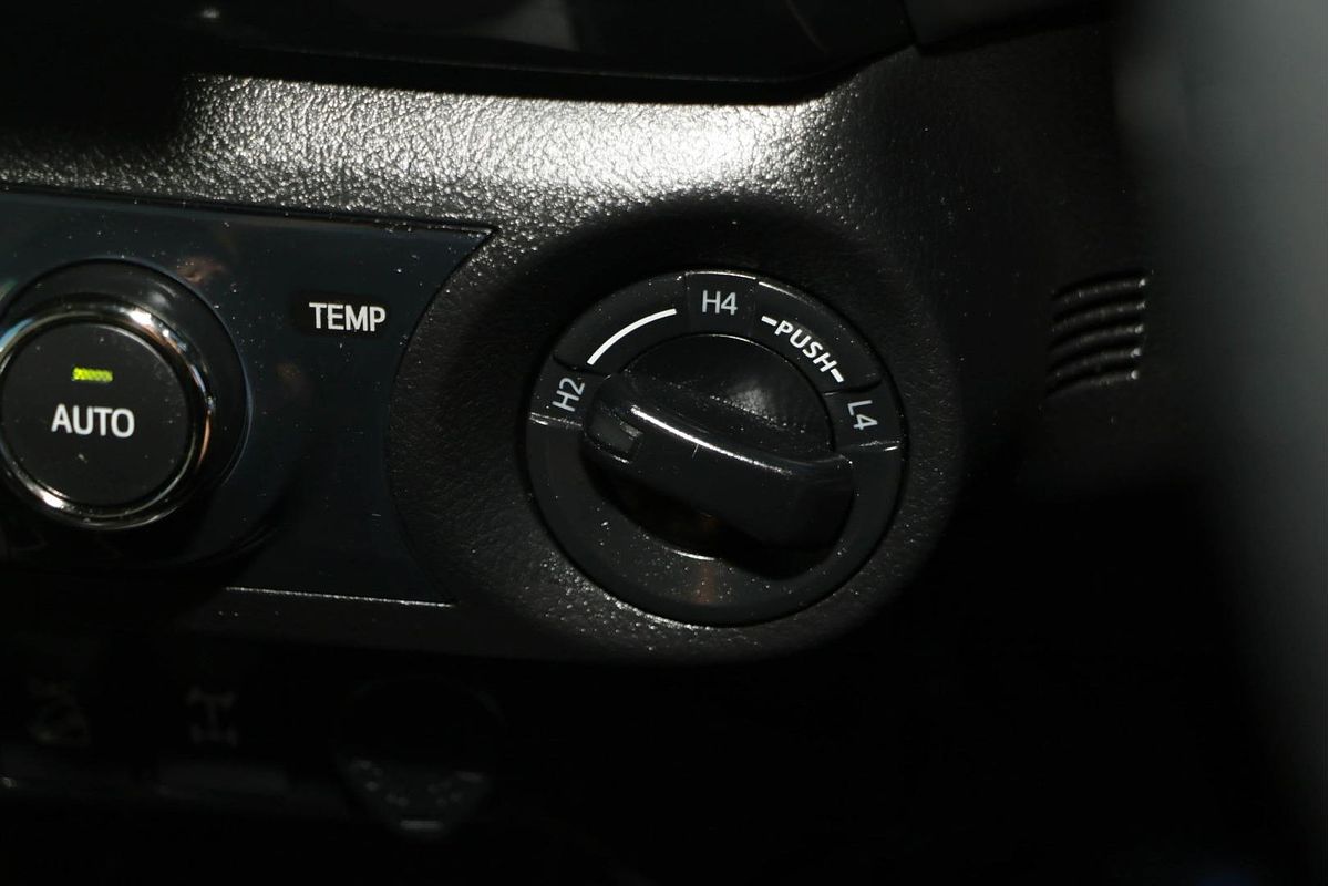 2016 Toyota Hilux SR GUN126R 4X4