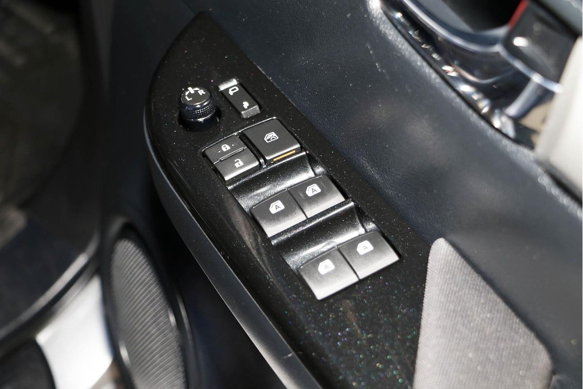 2016 Toyota Hilux SR GUN126R 4X4