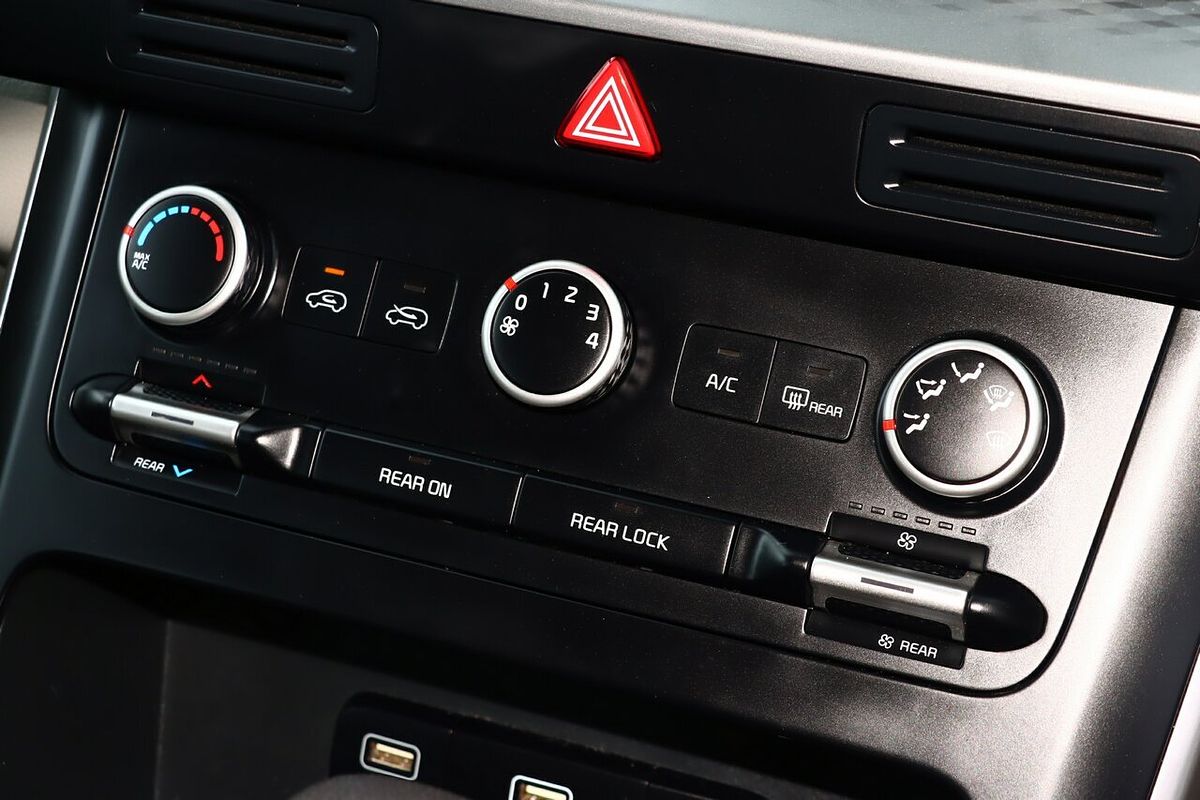 2023 Kia Carnival S KA4