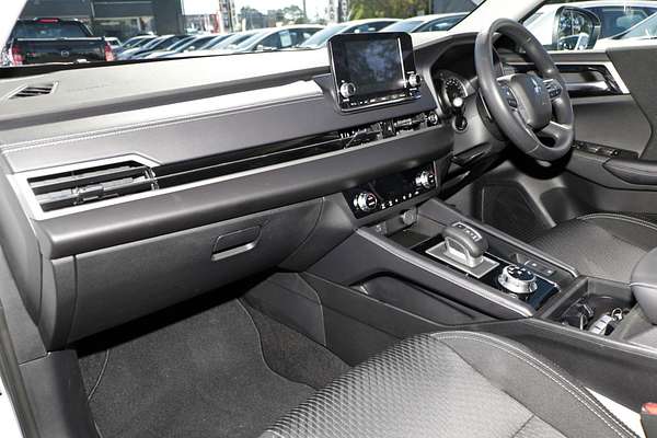 2025 Mitsubishi Outlander ES ZM