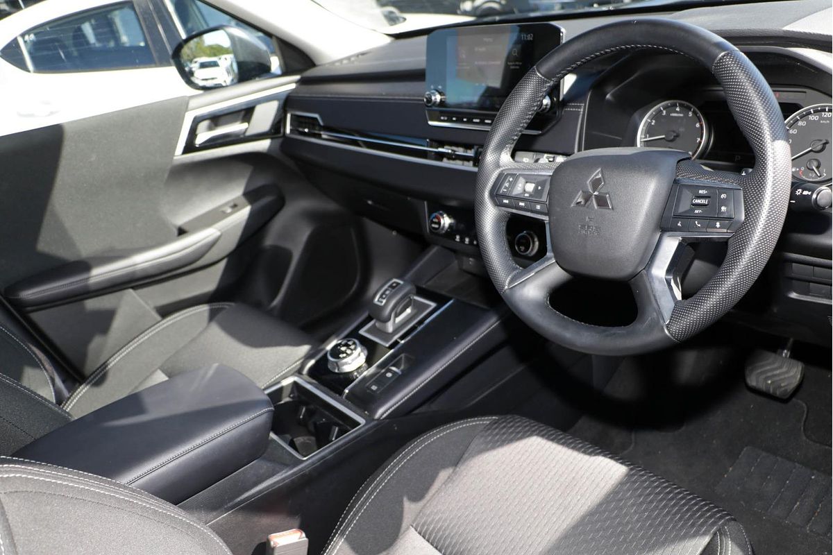 2024 Mitsubishi Outlander LS ZM