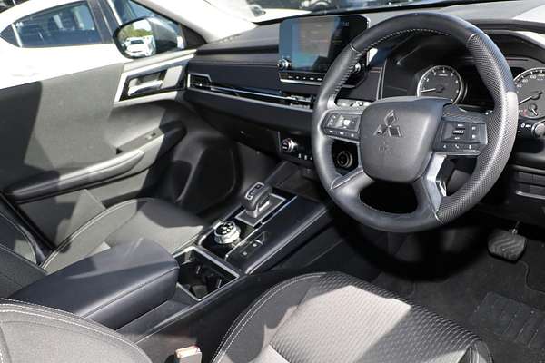 2024 Mitsubishi Outlander LS ZM