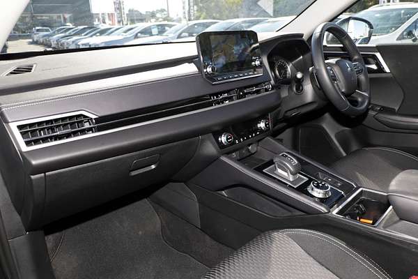 2024 Mitsubishi Outlander LS ZM