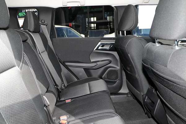 2024 Mitsubishi Outlander LS ZM
