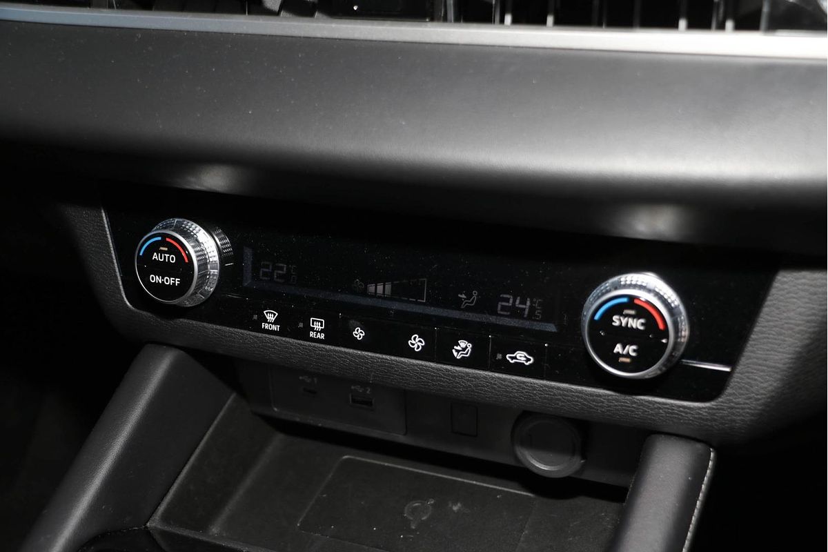 2024 Mitsubishi Outlander LS ZM