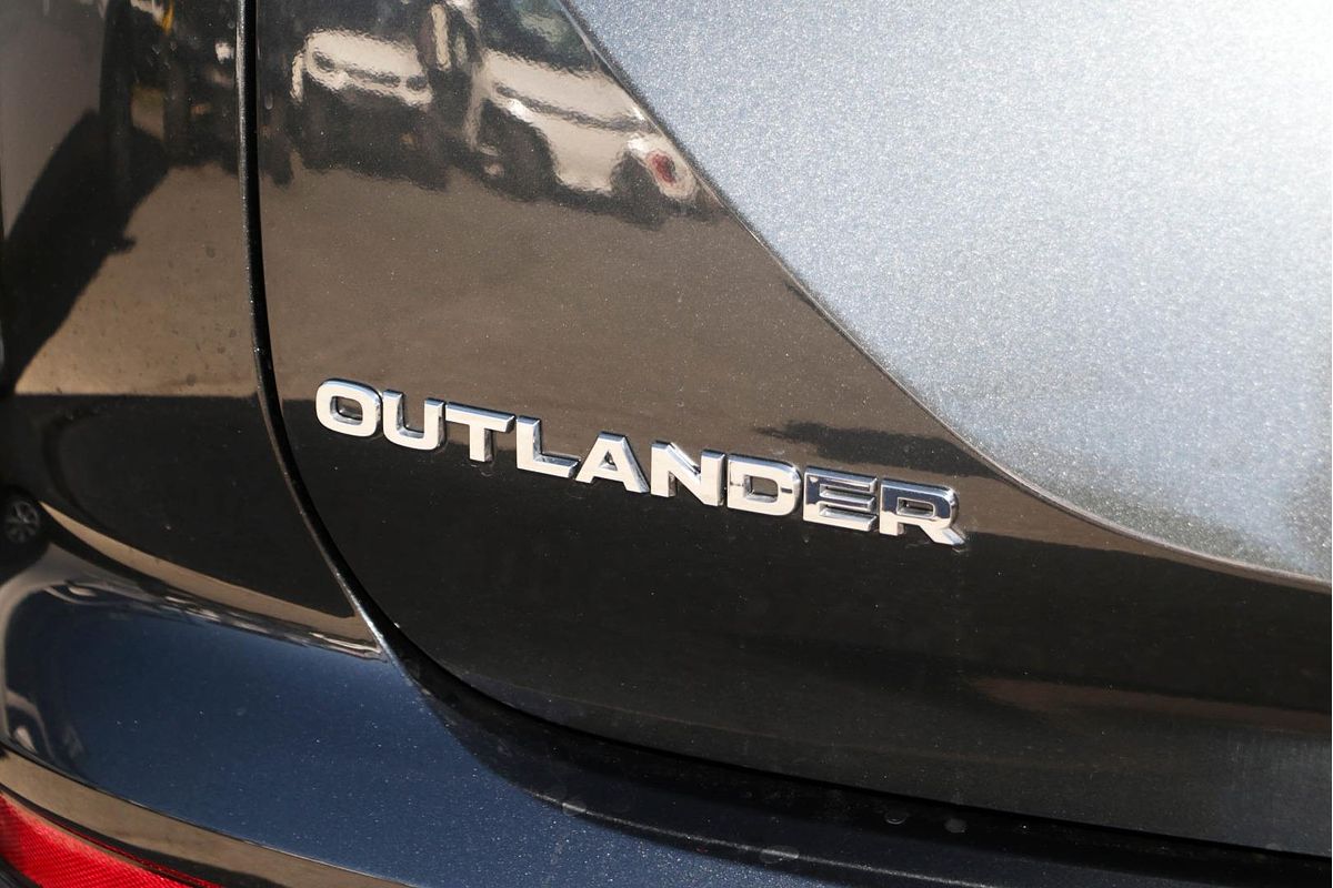 2024 Mitsubishi Outlander LS ZM