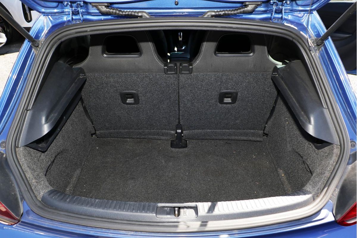 2011 Volkswagen Scirocco R 1S