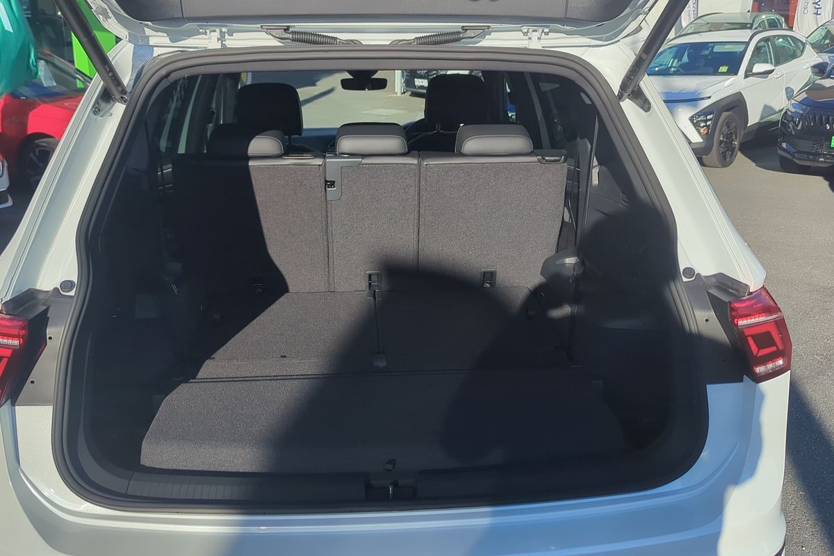 2024 Volkswagen Tiguan Wolfsburg Edition Allspace 5N
