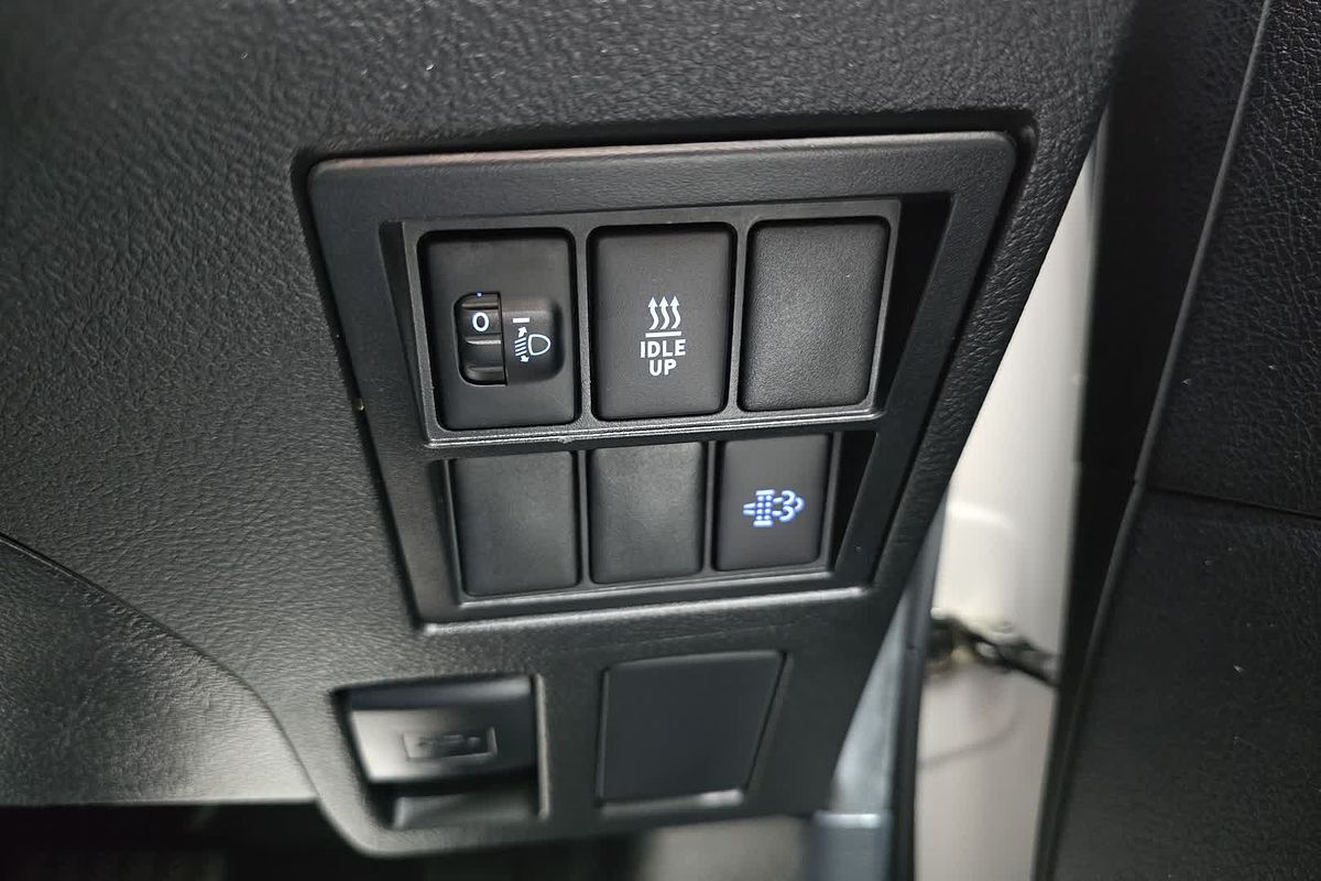 2021 Toyota Hilux Hilux 4x4 SR 2.8L T Diesel Automatic Extra Cab C/C GUN126R 4X4