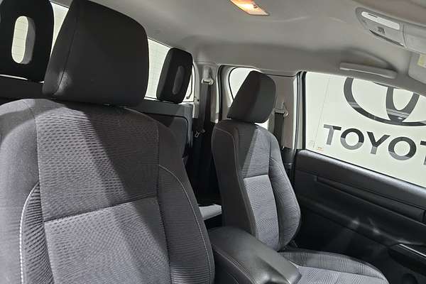 2021 Toyota Hilux Hilux 4x4 SR 2.8L T Diesel Automatic Extra Cab C/C GUN126R 4X4