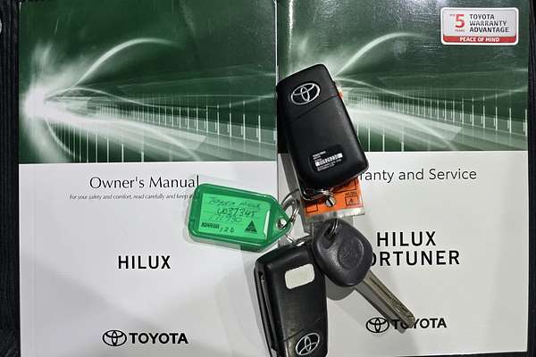 2021 Toyota Hilux Hilux 4x4 SR 2.8L T Diesel Automatic Extra Cab C/C GUN126R 4X4