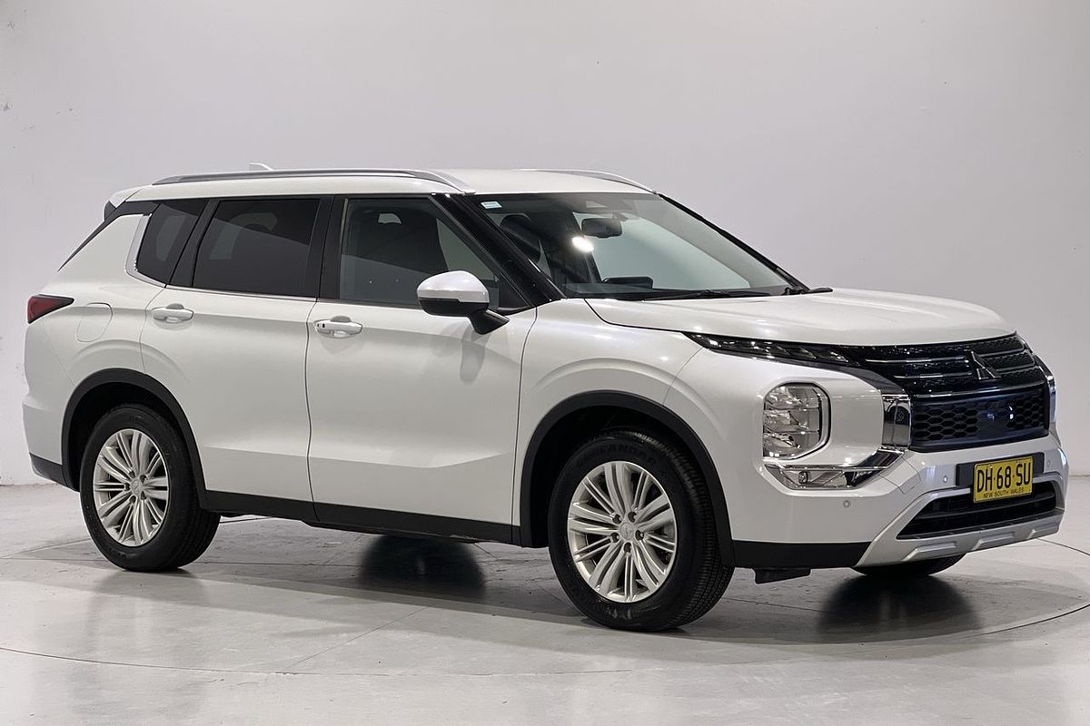 2023 Mitsubishi Outlander LS ZM
