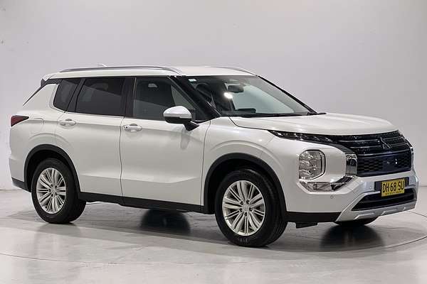 2023 Mitsubishi Outlander LS ZM