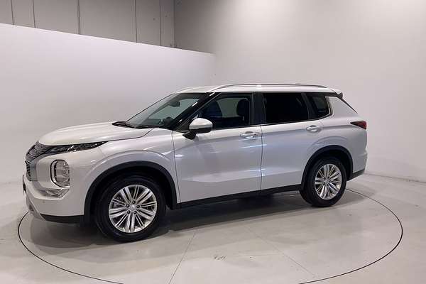 2023 Mitsubishi Outlander LS ZM
