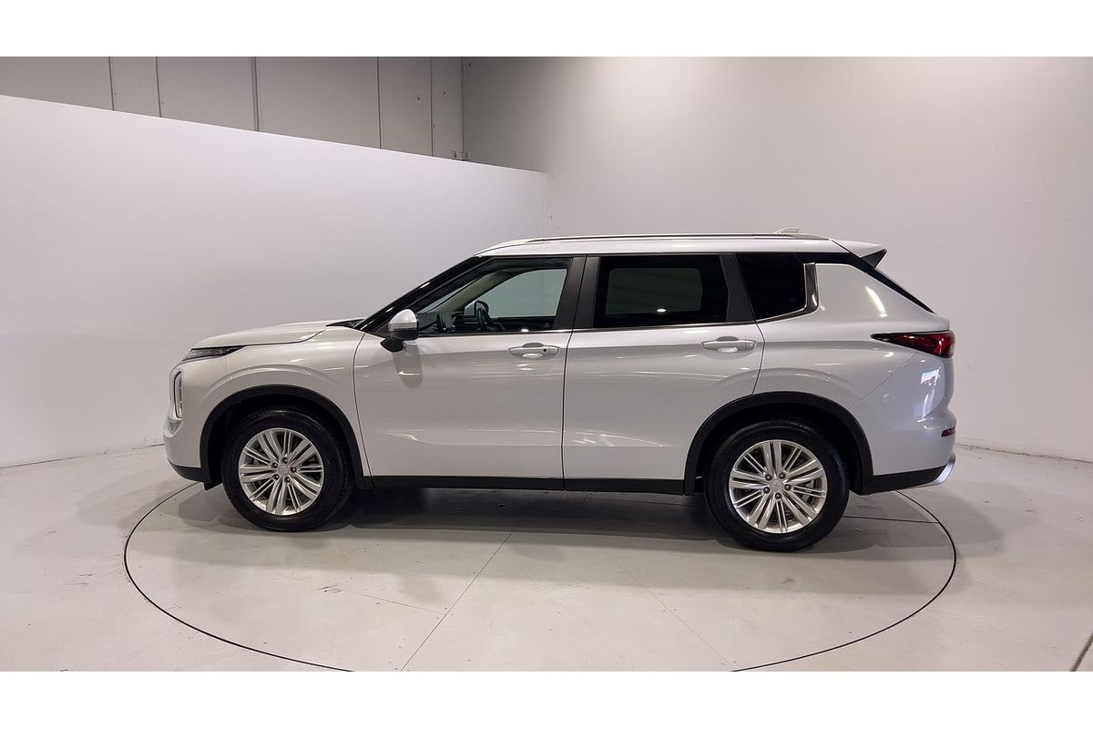 2023 Mitsubishi Outlander LS ZM