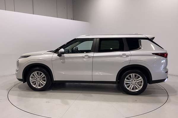 2023 Mitsubishi Outlander LS ZM
