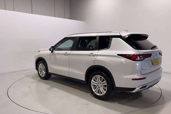 2023 Mitsubishi Outlander LS ZM