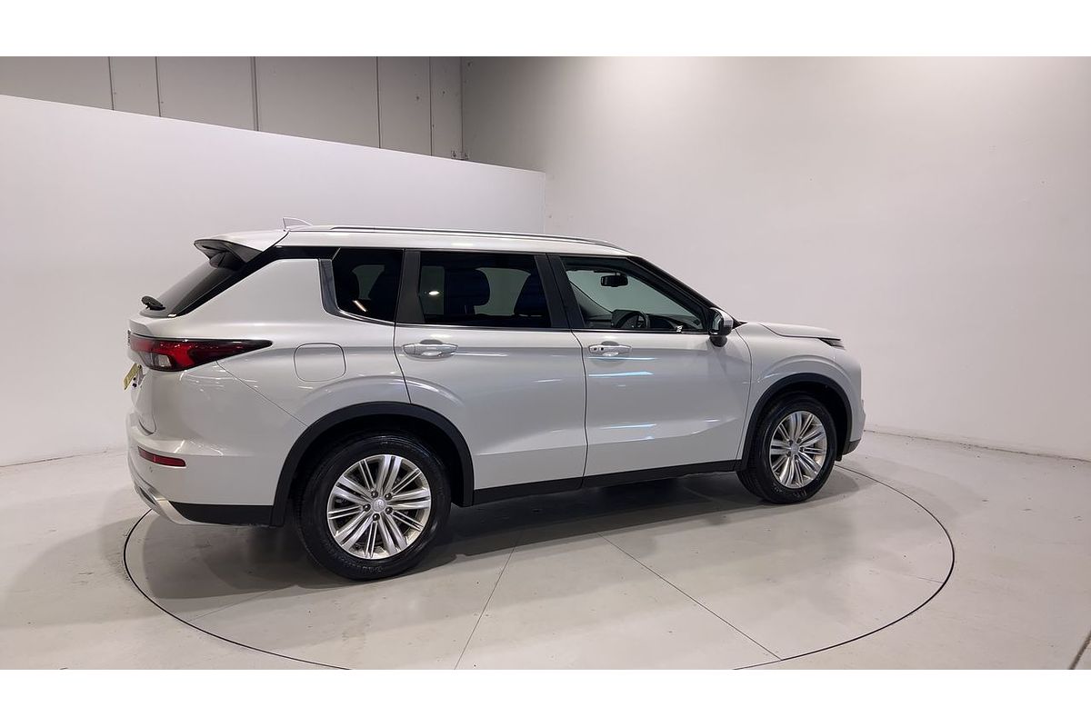 2023 Mitsubishi Outlander LS ZM