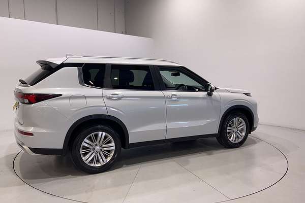 2023 Mitsubishi Outlander LS ZM