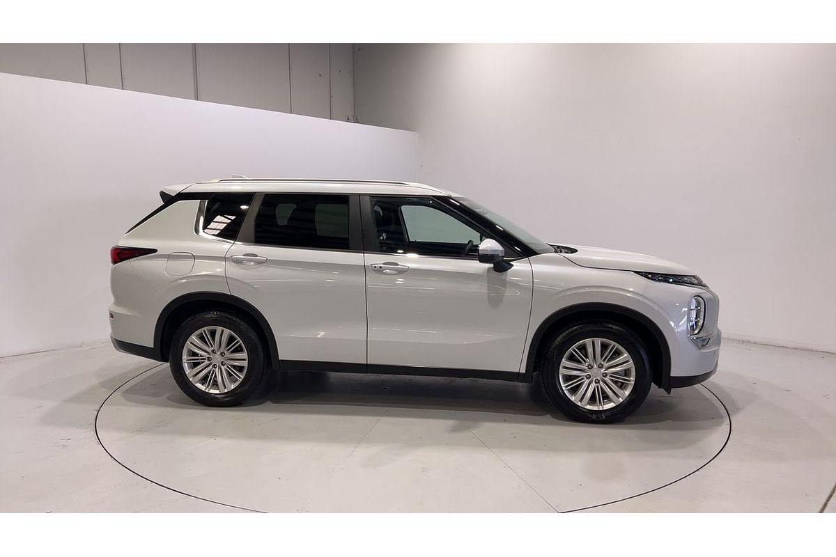 2023 Mitsubishi Outlander LS ZM
