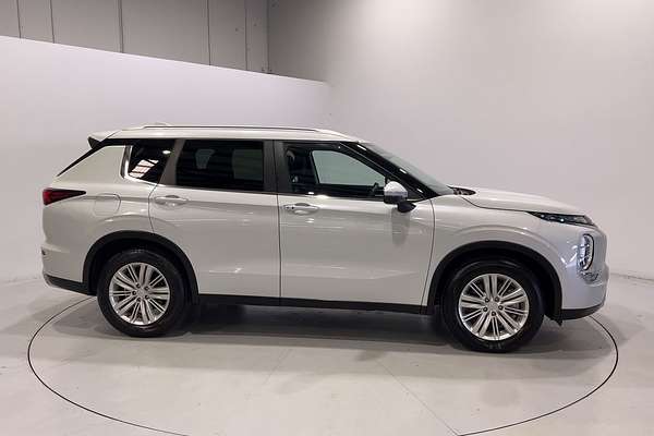 2023 Mitsubishi Outlander LS ZM