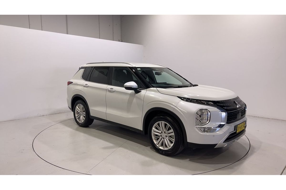 2023 Mitsubishi Outlander LS ZM