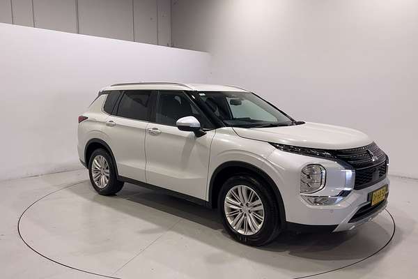 2023 Mitsubishi Outlander LS ZM