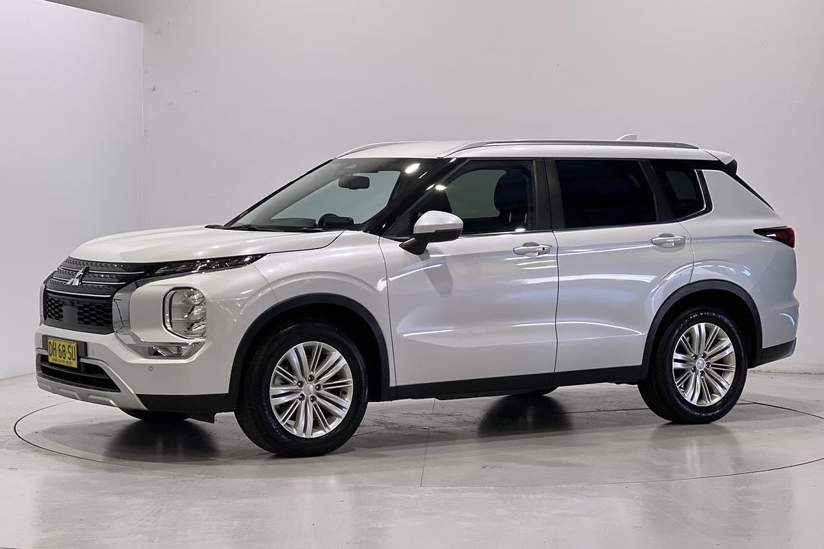 2023 Mitsubishi Outlander LS ZM
