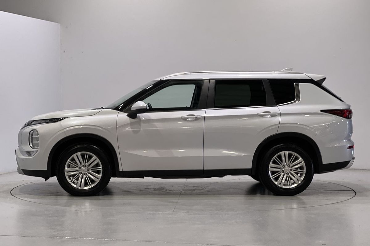 2023 Mitsubishi Outlander LS ZM
