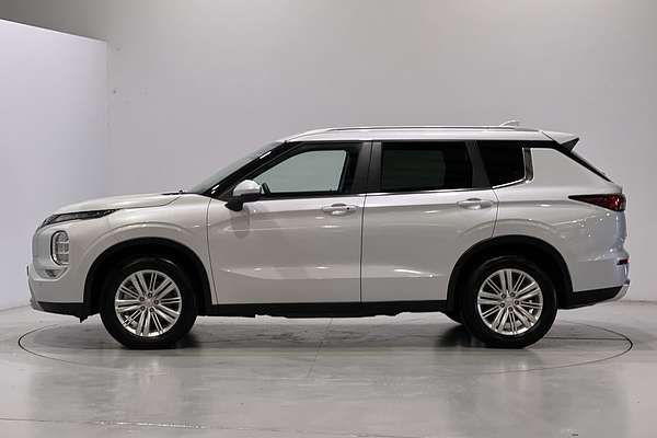 2023 Mitsubishi Outlander LS ZM