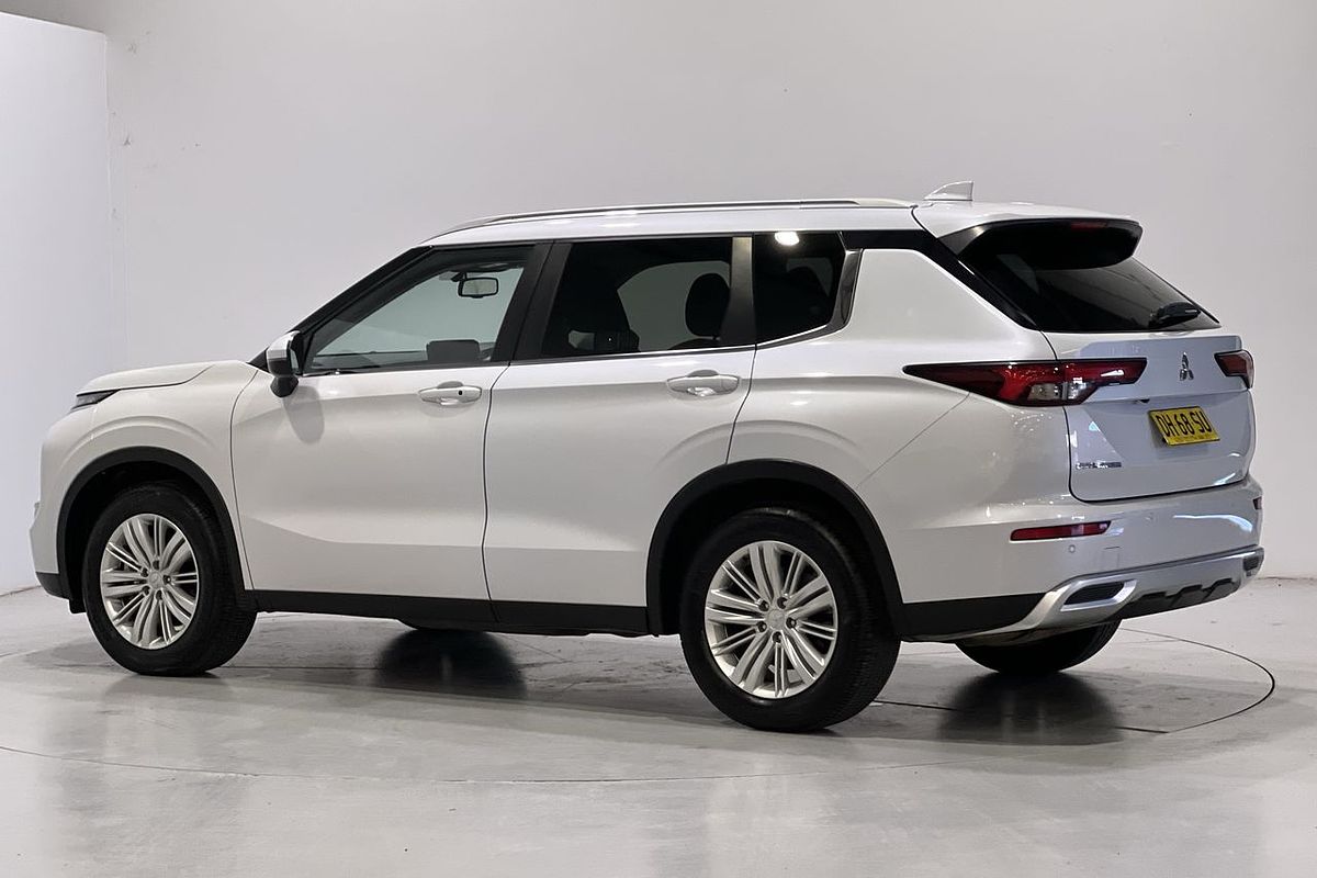 2023 Mitsubishi Outlander LS ZM