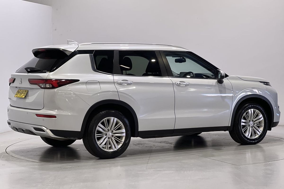 2023 Mitsubishi Outlander LS ZM