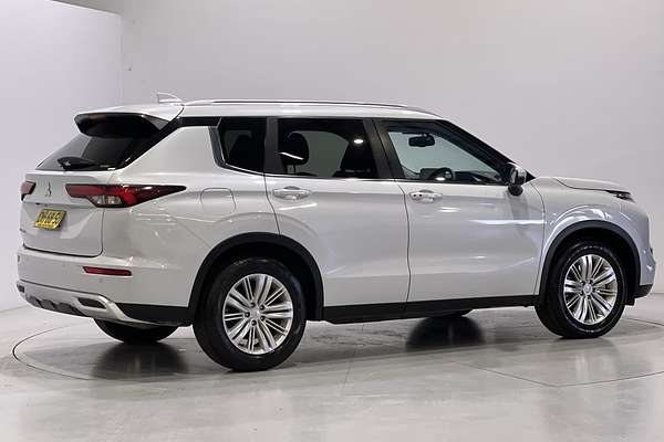 2023 Mitsubishi Outlander LS ZM