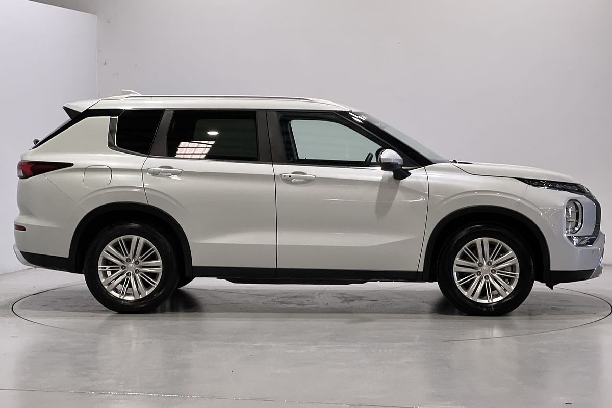 2023 Mitsubishi Outlander LS ZM