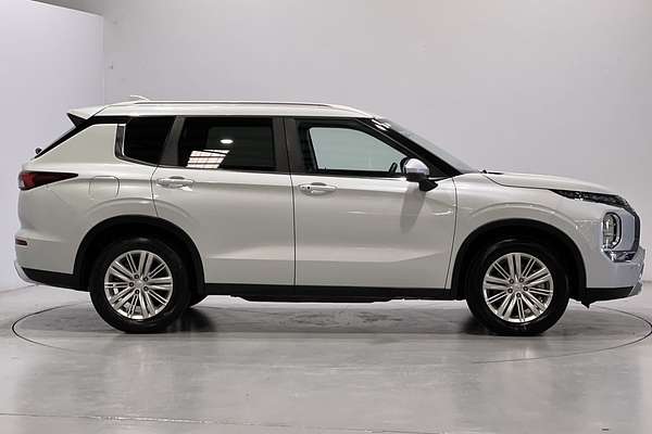 2023 Mitsubishi Outlander LS ZM