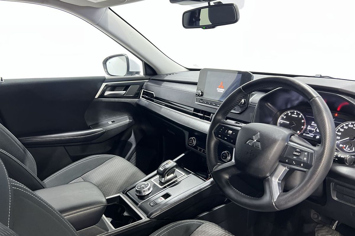2023 Mitsubishi Outlander LS ZM