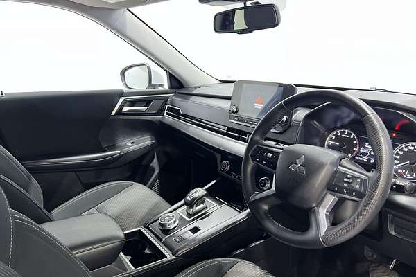 2023 Mitsubishi Outlander LS ZM