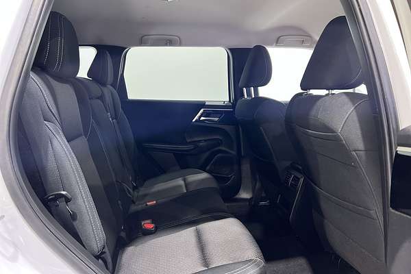 2023 Mitsubishi Outlander LS ZM