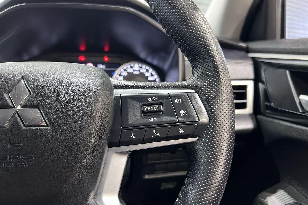 2023 Mitsubishi Outlander LS ZM