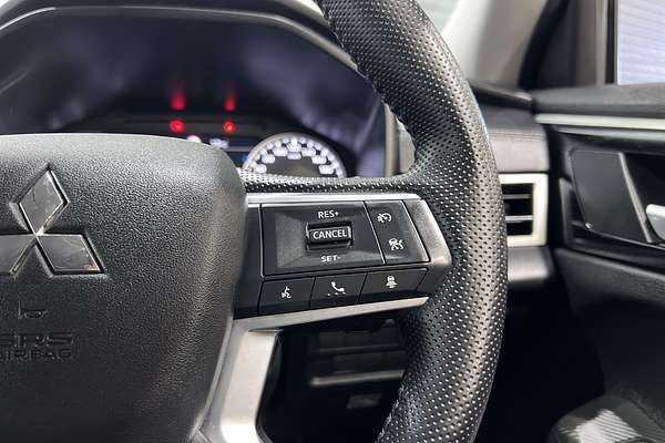 2023 Mitsubishi Outlander LS ZM