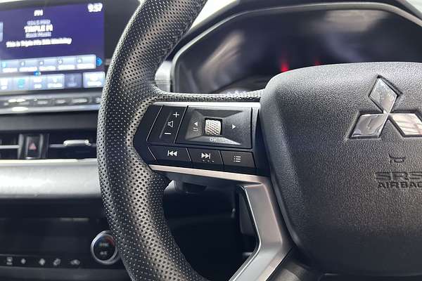 2023 Mitsubishi Outlander LS ZM