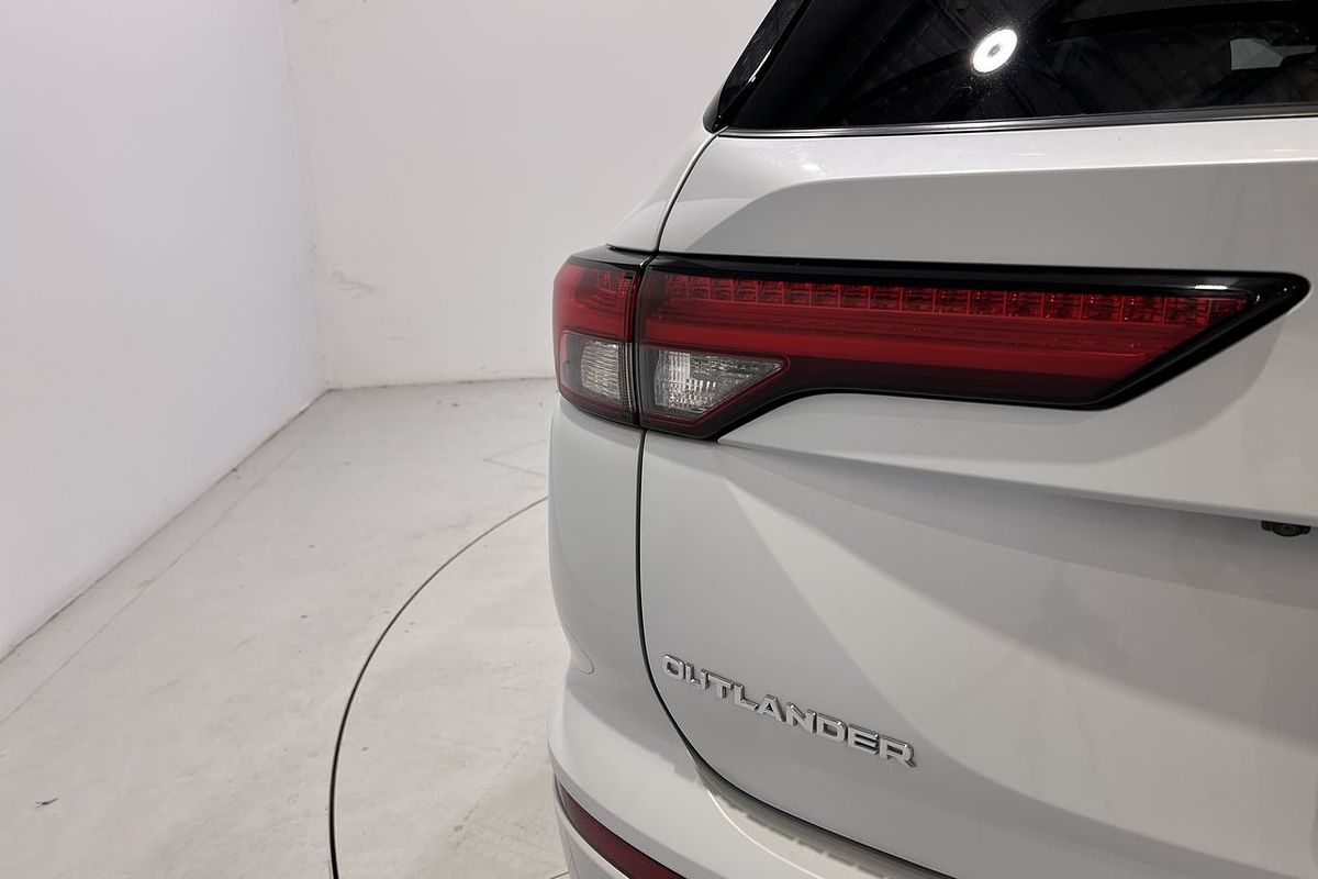 2023 Mitsubishi Outlander LS ZM
