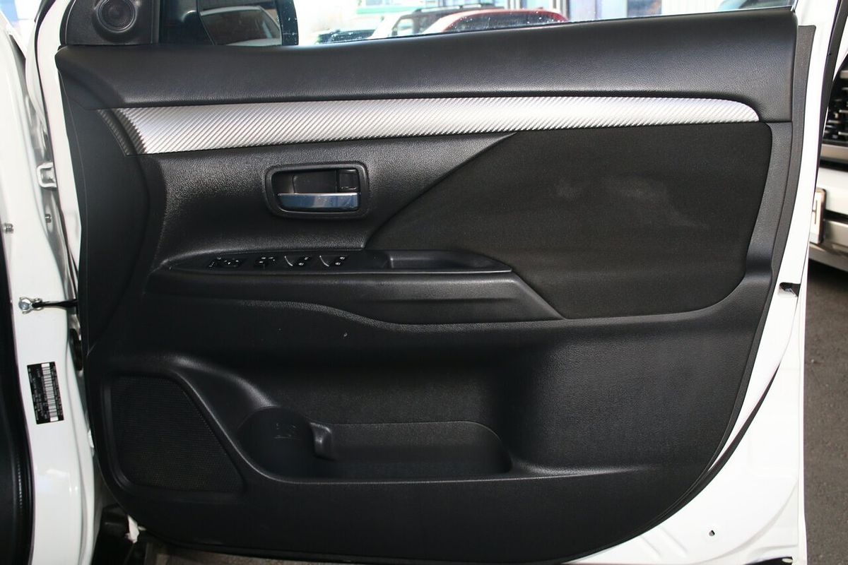 2016 Mitsubishi Outlander LS Safety Pack ZK