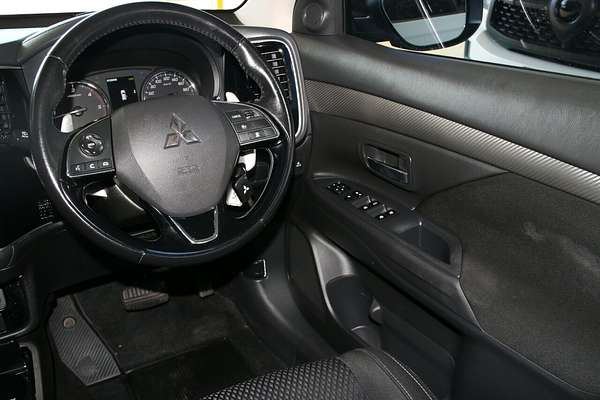2016 Mitsubishi Outlander LS Safety Pack ZK