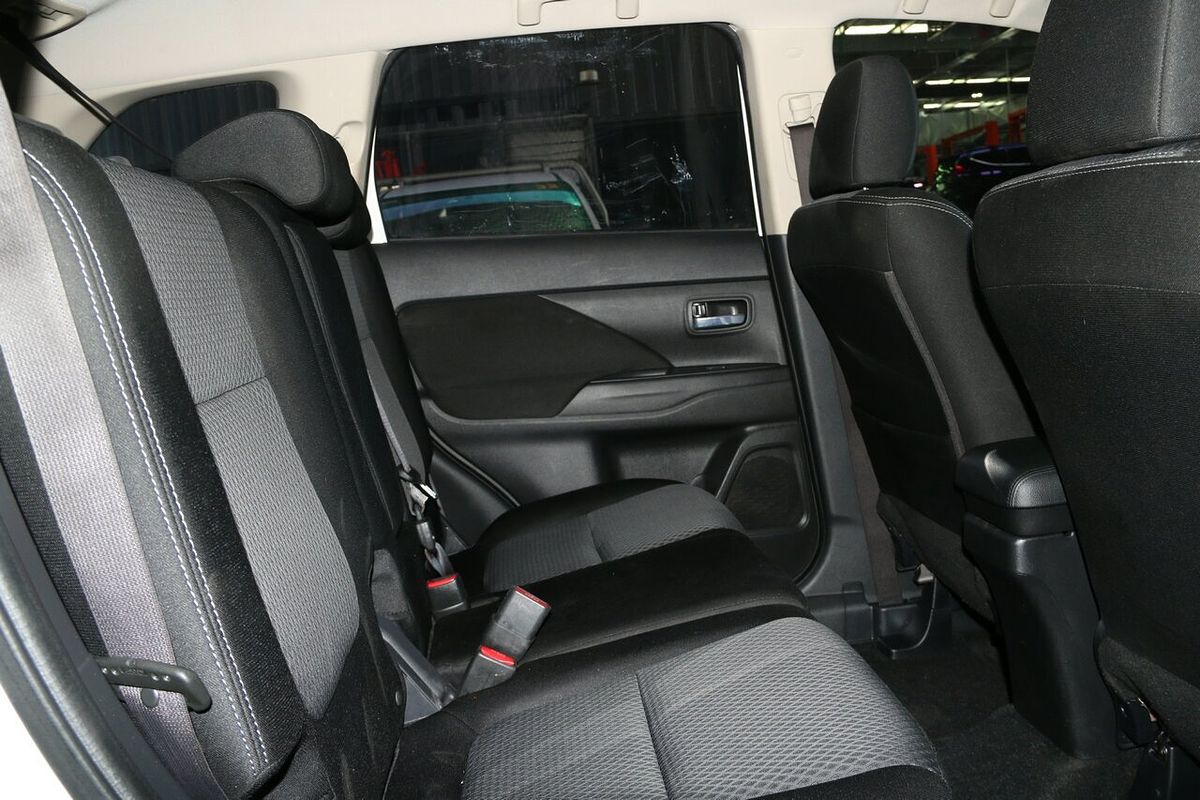 2016 Mitsubishi Outlander LS Safety Pack ZK