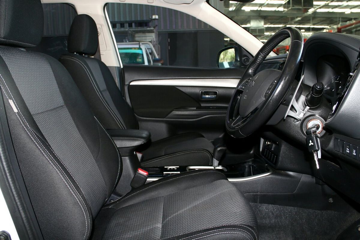 2016 Mitsubishi Outlander LS Safety Pack ZK