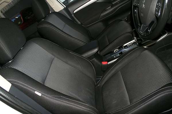 2016 Mitsubishi Outlander LS Safety Pack ZK