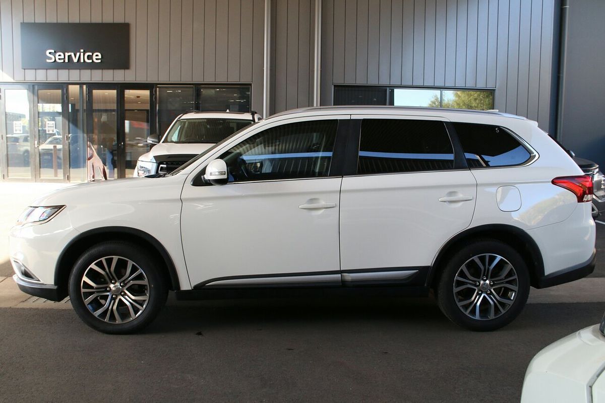 2016 Mitsubishi Outlander LS Safety Pack ZK