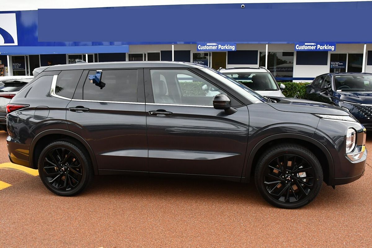 2024 Mitsubishi Outlander Black Edition ZM